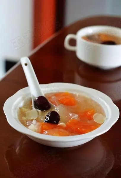 木瓜銀耳百合湯——美麗女人滋補湯