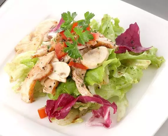 二二的減脂食譜——低卡超簡芹菜百合雞肉沙拉