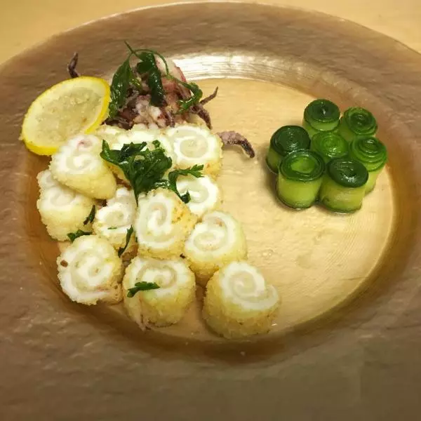 炸魷魚配腌制小黃瓜卷