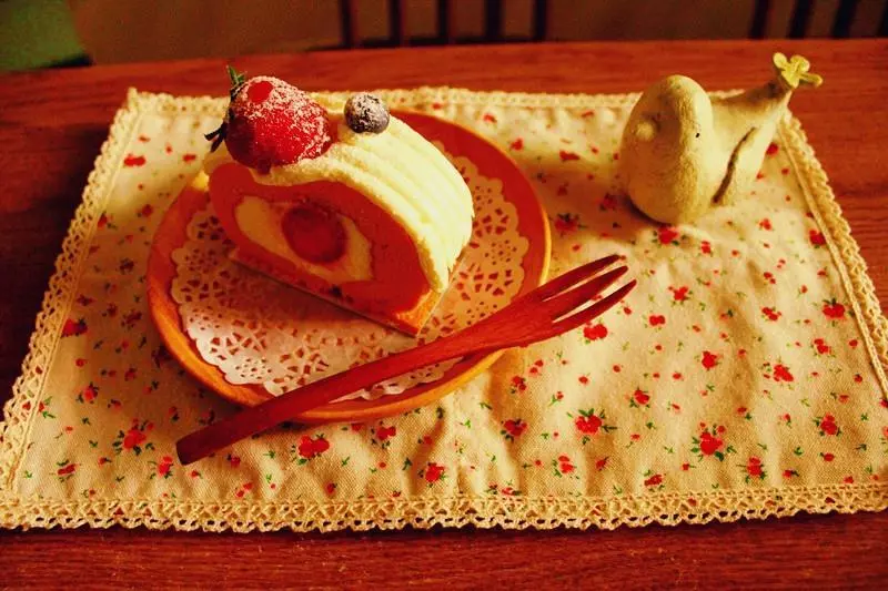 草莓奶油乳酪蛋糕卷