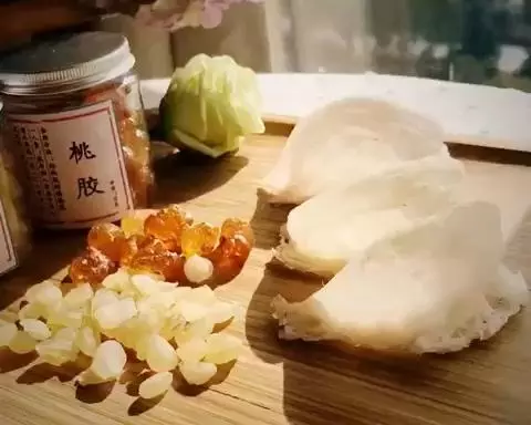 燕窩桃膠皂角米