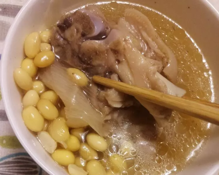 孕婦豬蹄黃豆湯