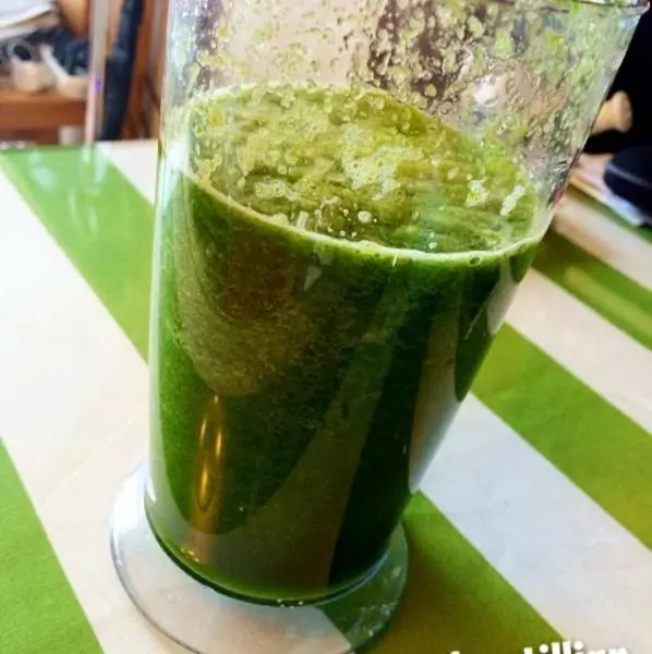 Green smoothie for lillian 菠菜+生菜+黃瓜+蜜瓜