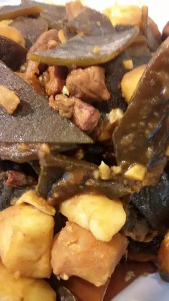 紅燒肉燉海帶土豆