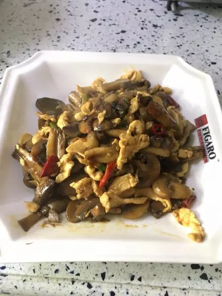 蘑菇炒雞肉