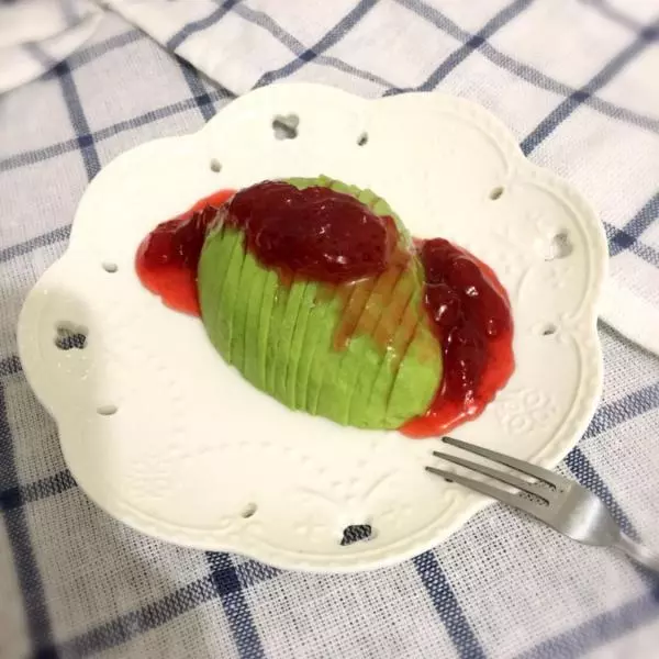 牛油果蘸草莓醬