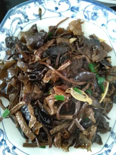茶樹菇炒木耳