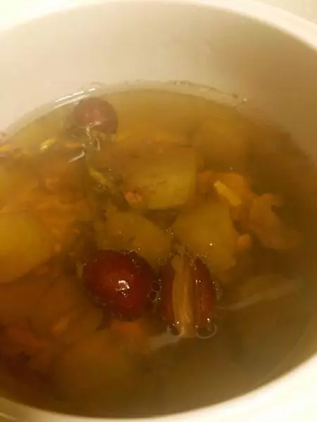 石斛雪蓮果燉湯