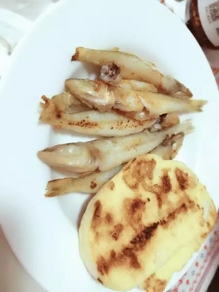 香煎沙丁魚➕饃片