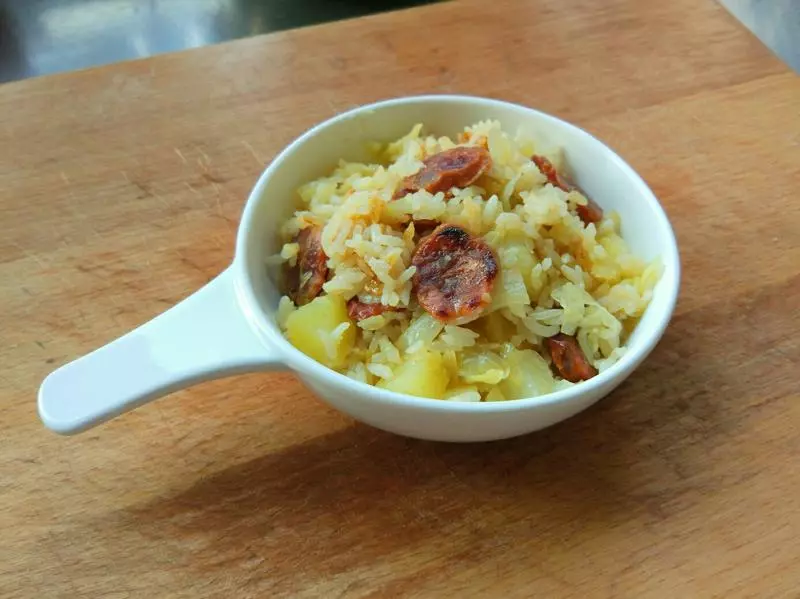 土豆臘腸燜飯～電飯鍋版美味又省力