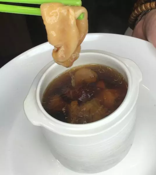 姬松茸花膠燉烏雞湯