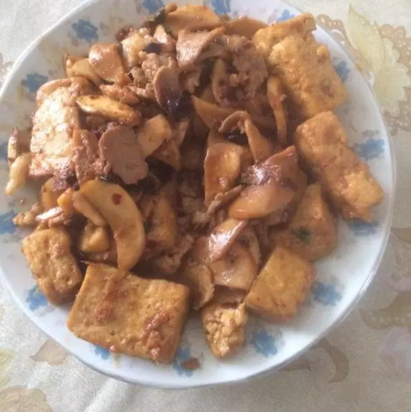 老豆腐，杏鮑菇，肉片辣炒