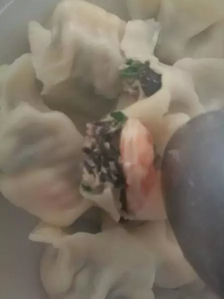 韭菜青蝦三鮮灌湯水餃