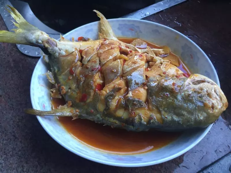 蒜蓉辣醬燒金鯧魚