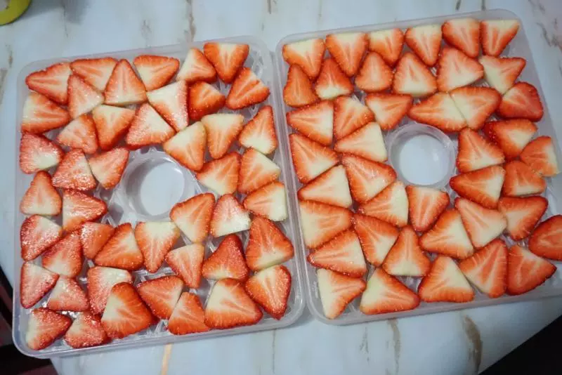 消耗草莓大法：自製草莓乾和雜莓果醬