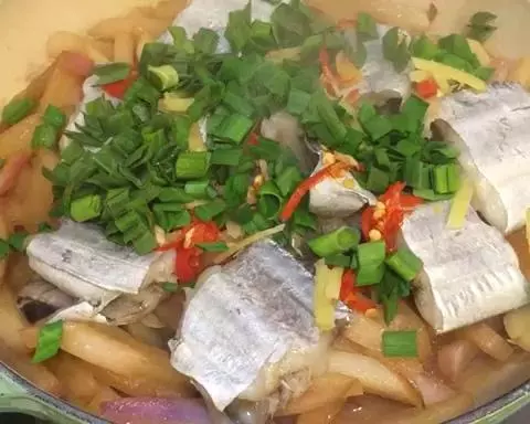 海鮮鍋版蘿蔔絲帶魚