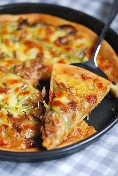 金槍魚茄子脆底披薩