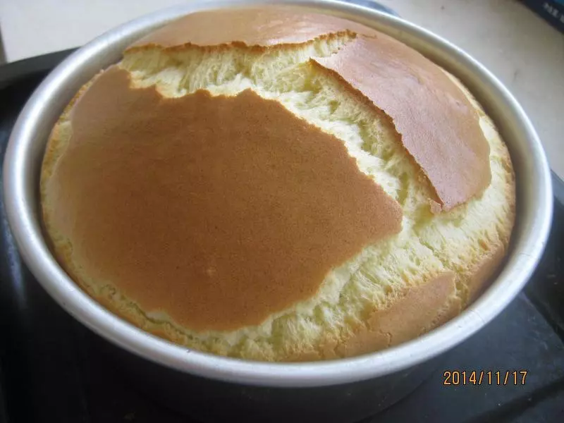 鴨蛋烘烤的戚風蛋糕