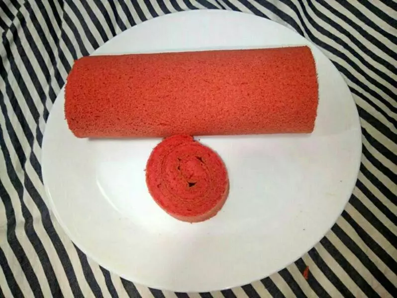 紅曲粉蛋糕卷
