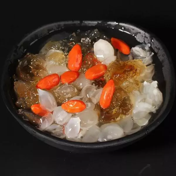 桃膠皂角米燉銀耳