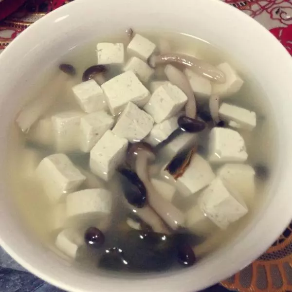 真姬菇豆腐湯