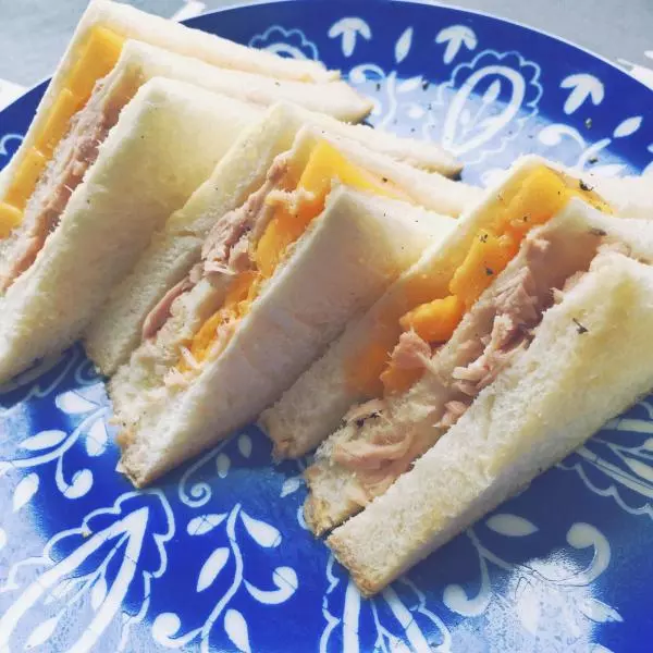 芒果吞拿魚三明治