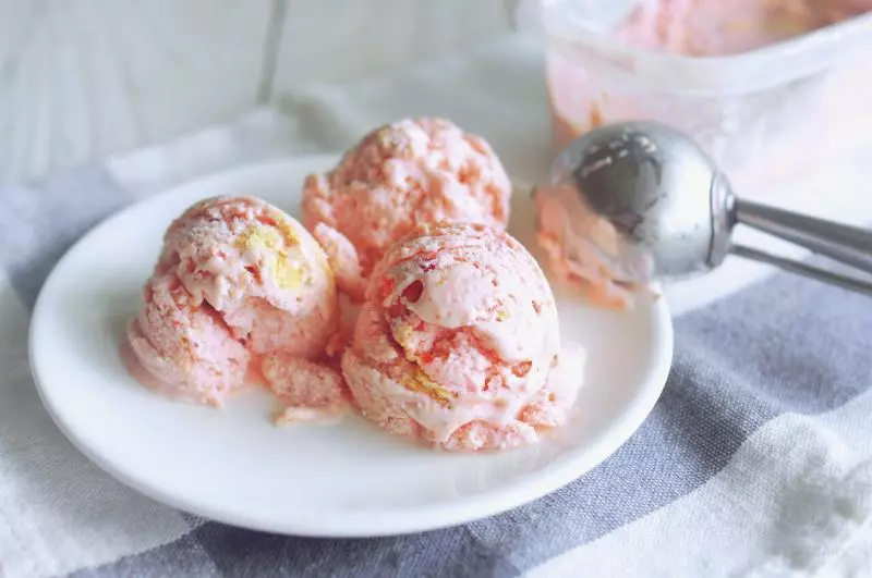 草莓/芒果芝士冰淇淋（淡奶油低於25%）