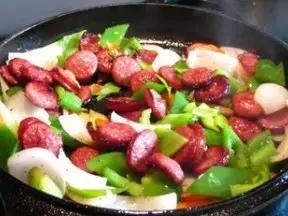 鐵板黑椒洋蔥菜椒牛肉香腸