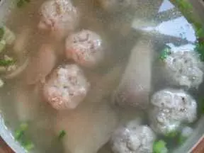 墨魚肉丸菌菇湯