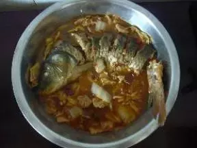 麻辣白菜燉鯉魚