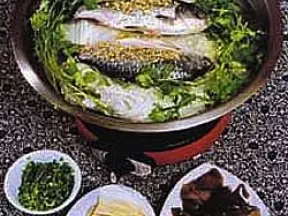 活鯽魚火鍋