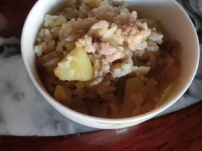 洋蔥薯仔滑肉炒飯