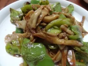 青椒炒平菇