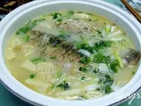 奶白鯽魚湯