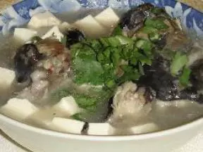 家常魚頭豆腐湯