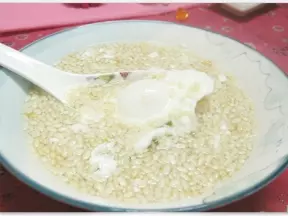 荷包蛋泡炒米