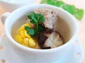 玉米香菇排骨湯