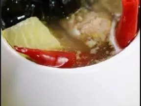 乌发利肝之排骨海带汤