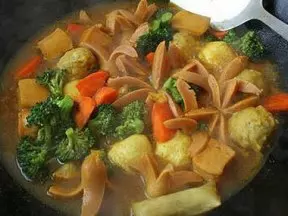 咖喱蔬菜魚丸煲