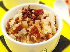 红葱油卷心菜焖金华火腿糙米饭