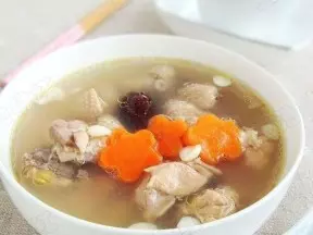 红枣杏仁煲鸡汤