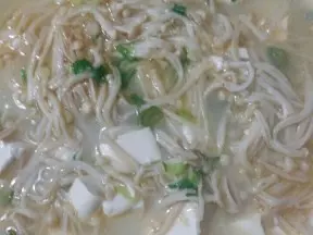金針菇豆腐湯