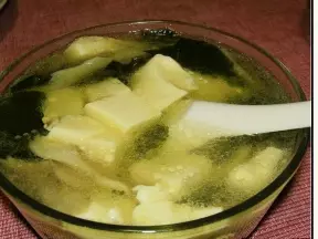 裙帶菜豆腐湯