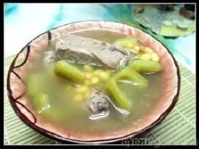 涼瓜黃豆排骨湯