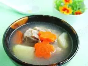 胡萝卜土豆骨头汤