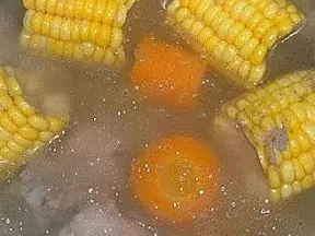 玉米蘿蔔豬骨湯