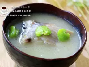 沙锅鲫鱼蚕豆汤