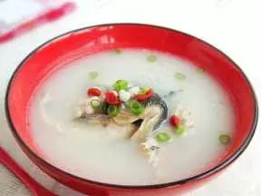 奶白鯽魚薏米湯