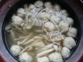 鲜菇鸡丸汤