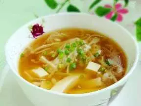金针菇豆腐肉片汤